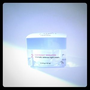 Jabot RED CARPET overnight dramatic defense cream